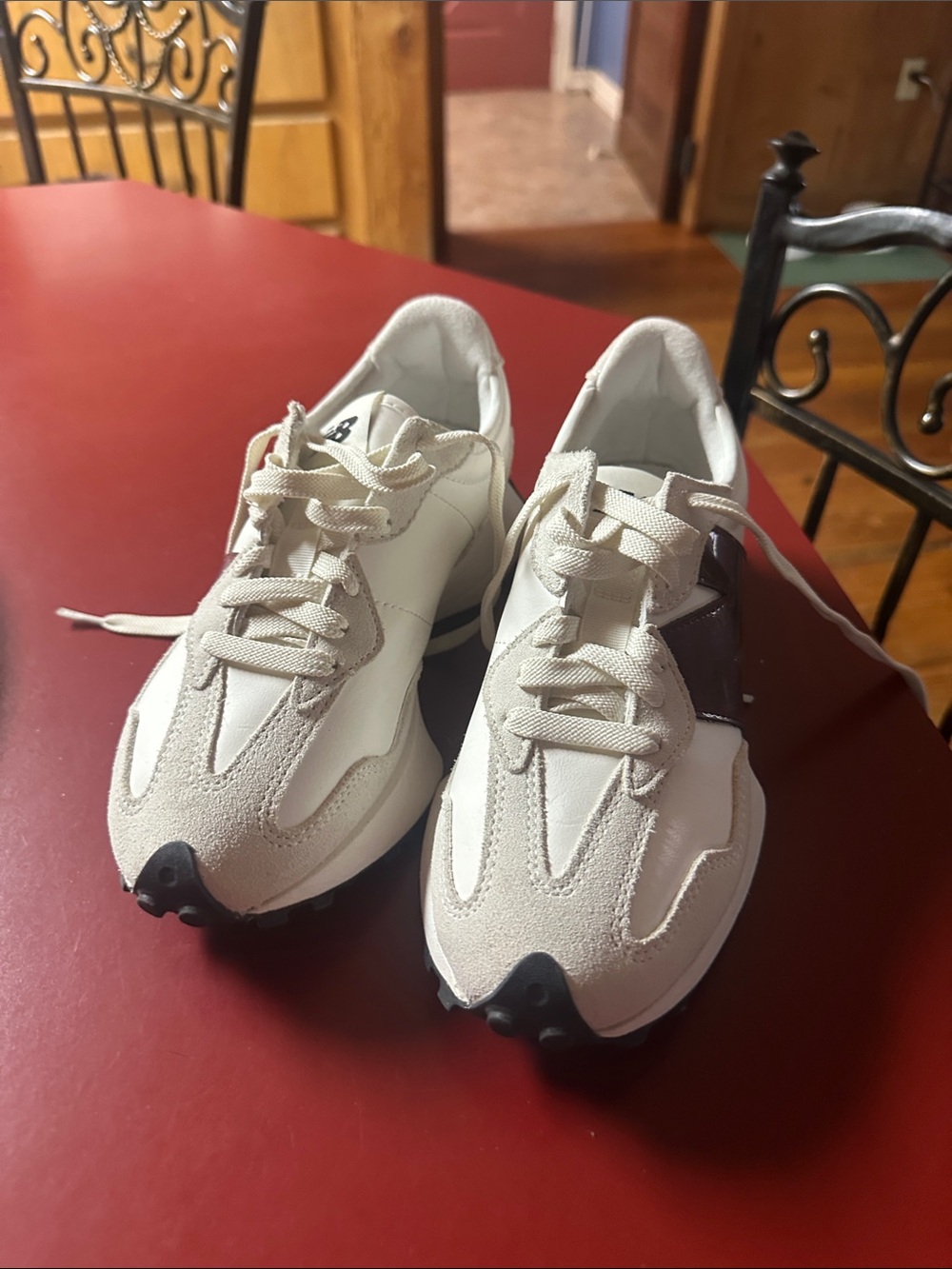 New Balance Women’s 327 size 7